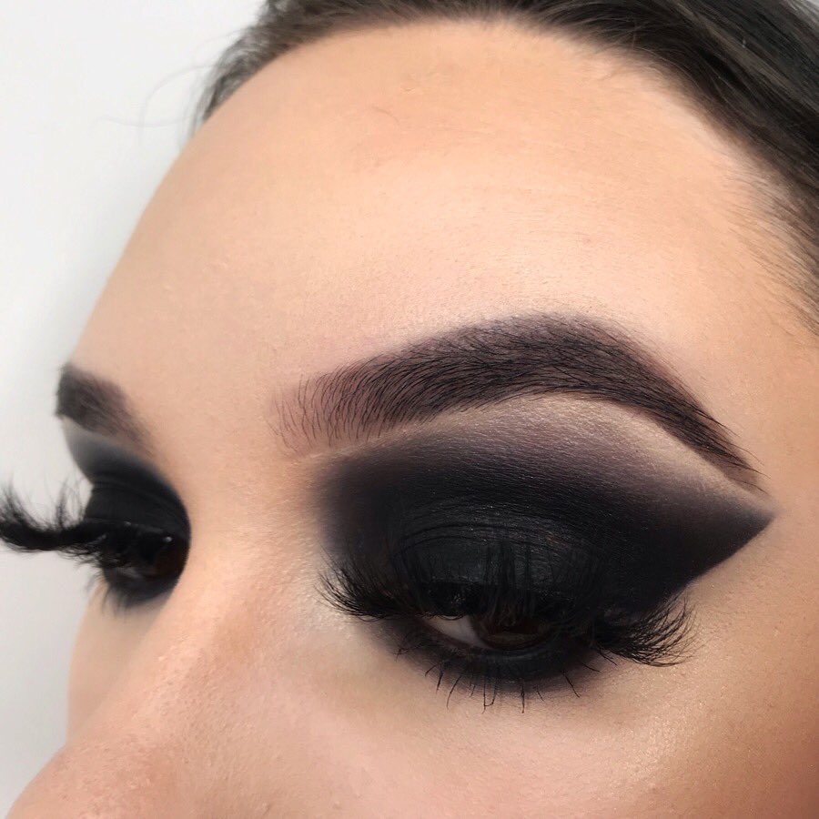 🖤𝔬𝔟𝔰𝔦𝔡𝔦𝔞𝔫🖤
✦@muamadeleine #BLENDBLACKCHALLENGE
@NablaCosmetics brow pencil in Uranus
@ABHcosmetics @norvina clear brow gel and shadow in noir #AnastasiaBeverlyHills