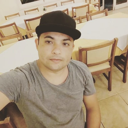 JjuniorSsilva's tweet photo. Que mundo é esse que ninguém entende um sonho?
Que mundo é esse que ninguém sabe mais amar?
Pra tanta coisa que faz mal eu me disponho
Quando eu te vejo eu começo a sorrir
Eu começo a sorrir
(Charlie Brown Jr - Longe De Você) https://t.co/Oo6uLycXbE