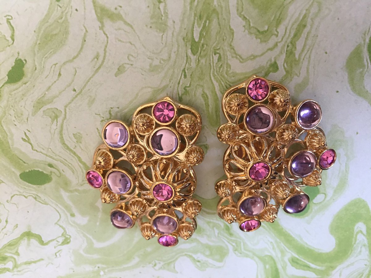 4SweetK1's tweet photo. Excited to share the latest addition to my #etsy shop: Gold Toned Metal with Purple & Pink Earrings Vintage Barrera for Avon Jewelry Chunky Large Fashion Earrings Purple Cabochon #jewelry #earrings #goldfiligree #pinkrhinestone #barreraforavon #barrera https://t.co/iSiP8050bN https://t.co/vY0nZFO9Wv