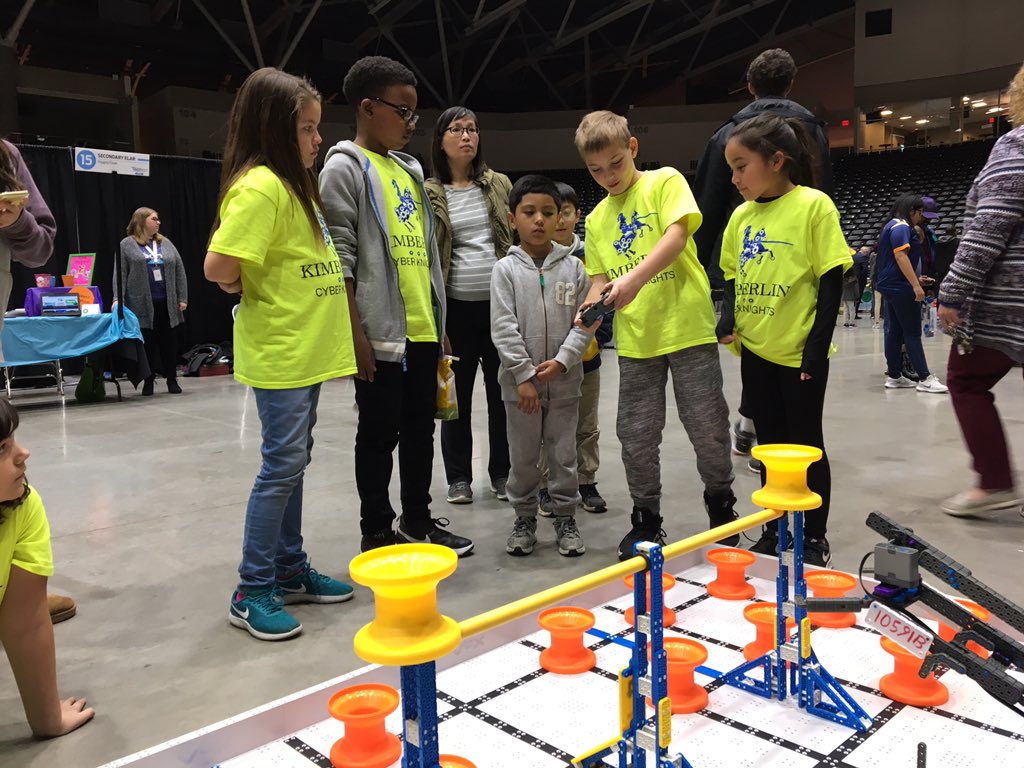 rachel_fendley's tweet photo. Kimberlin CyberKnights teaching other Garland students how to drive VEX IQ robots! #gisdtechfest #kimberlinshines #ChooseGarlandISD @Kimberlin_PTA @gisdmagnets @Kimberlin_PTA @LuAnnEngleman https://t.co/Z7O9POOWG7