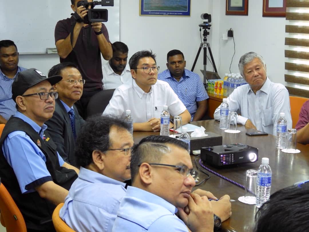 dofmalaysia's tweet photo. Taklimat kpd YB @simtzetzin, delegasi MOA &amp; DOF oleh Sykt Sarawak Slipways Sdn Bhd berpengkalan di Miri yg membina vesel perikanan moden, punyai ciri ² keselamatan serta keselesaan pekerja &amp; HOB

Sykt turut membina vesel penangkapan ikan utk nelayan yg berpengkalan di Australia https://t.co/hsAJVUbxxp
