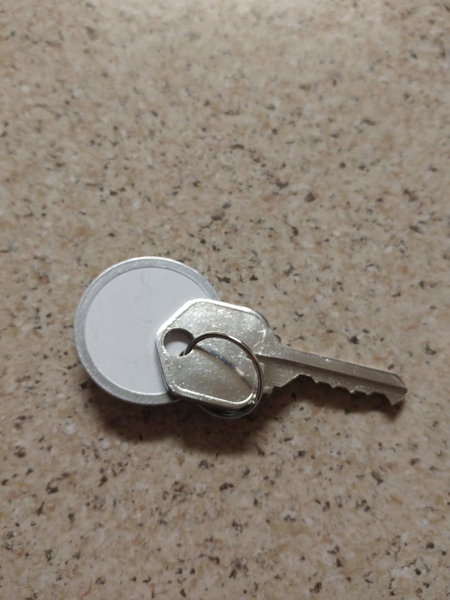 Avodoxim's tweet image. You guys... I got a house. This tiny key holds my future..... Until we change the locks.