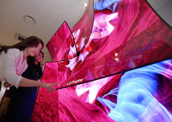 TheDigitalLine's tweet image. LG shows bendable display flower sculpture, 65-inch and 88-inch 8K TVs venturebeat.com/2019/01/06/lg-… via VentureBeat
#foldabledisplay