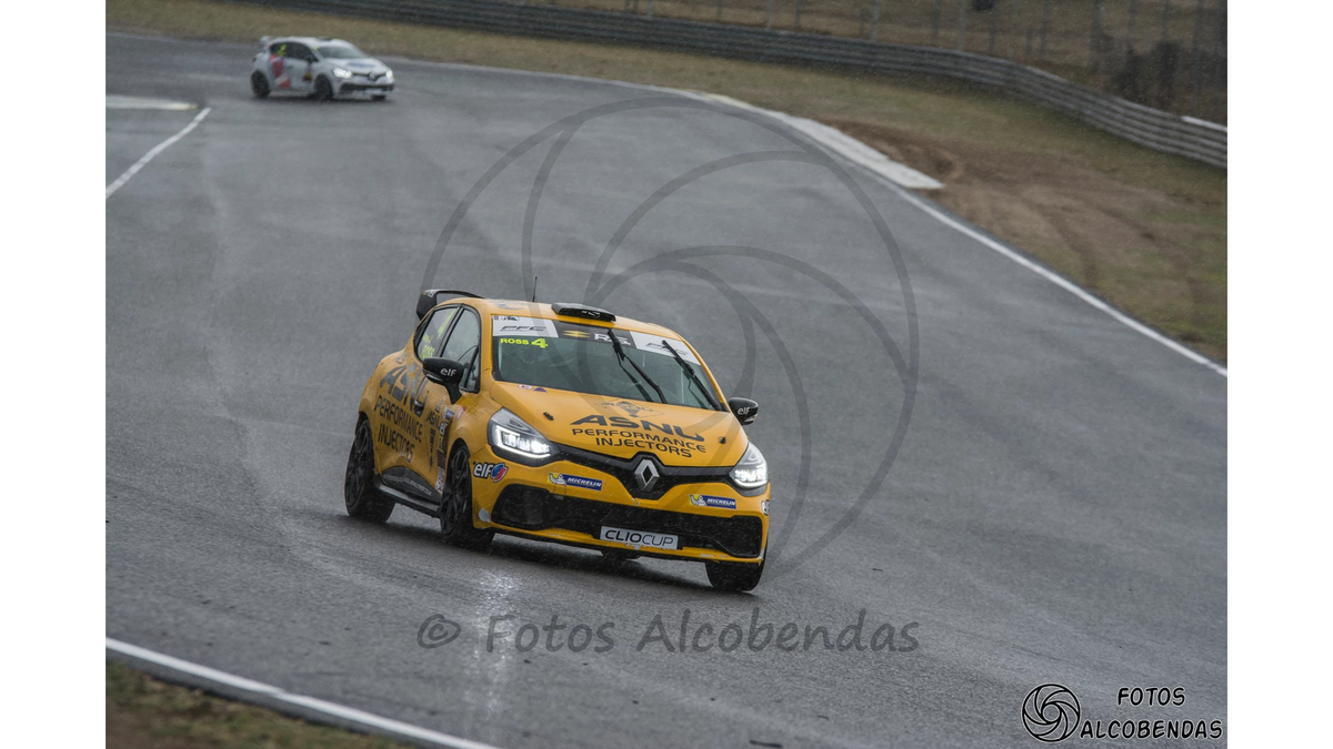 Racing In The Rain <a href="/Circuito_Jarama/">Circuito de Madrid Jarama - RACE</a> - Clio Cup Spain 🇪🇸 Meeting 3 <a href="/EspirituJarama/">Espíritu del Jarama</a> @RenaultSpSeries <a href="/ASNUperformance/">ASNU Performance</a> #ciruitojarama #jaramarace #motorsport #espiritudeljarama #racing #rain #cliocup #cliocupspain #Renault #clio #cliors #cliorstrophy #spain #track #wet #race #Asnu