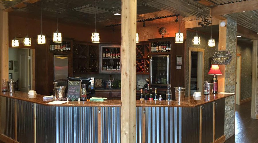 txiwc's tweet image. Treat yourself to dessert anytime with the White Gold Texas Portejas from @SilvrDollarWine in Bedford, Texas! The White Gold Texas Portejas is a sweet Blanc du Bois Port with notes of caramel, butterscotch, and honey. It took Gold in our 2017 competition! #wine #texaswine