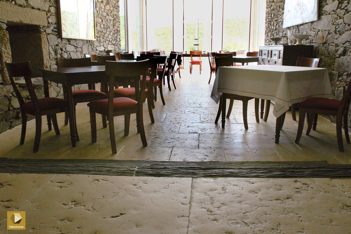 The versatility is one of the main characteristics of the pavement Merida. With a non-slip surface and an elegant and refined appearance, this pavement can be applied in outdoor or indoor spaces. Know more at: buff.ly/2BR0D7S
