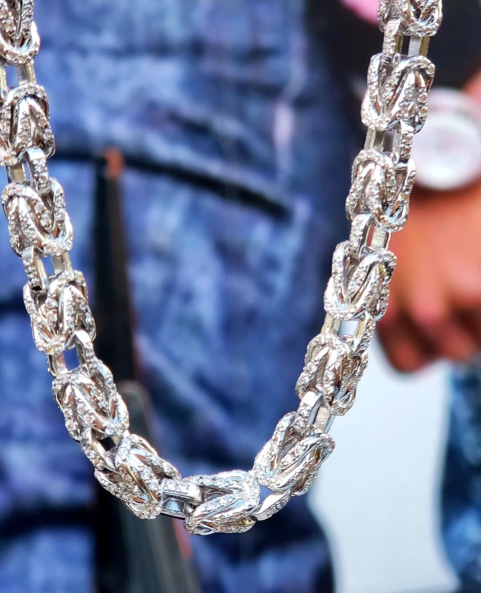 CRJBEST's tweet image. Get yourself New iced out Byzantine chain!
Creamjewelrybest.com 
#menschain #icedoutchain #byzantinechain