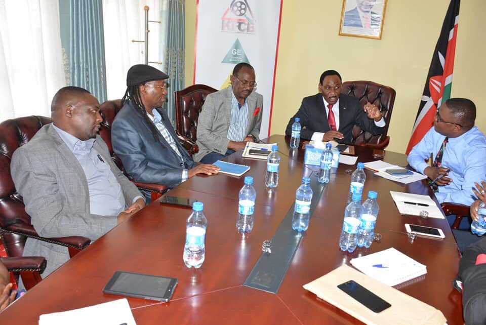 EzekielMutua's tweet photo. Met officials of the Collective Management Organizations (CMOs) representing various categories of rights in the music industry to discuss collaboration in creation and distribution of music that promotes moral values in Kenya. #KFCBMeetsCMOs https://t.co/FEGvvq5Uan