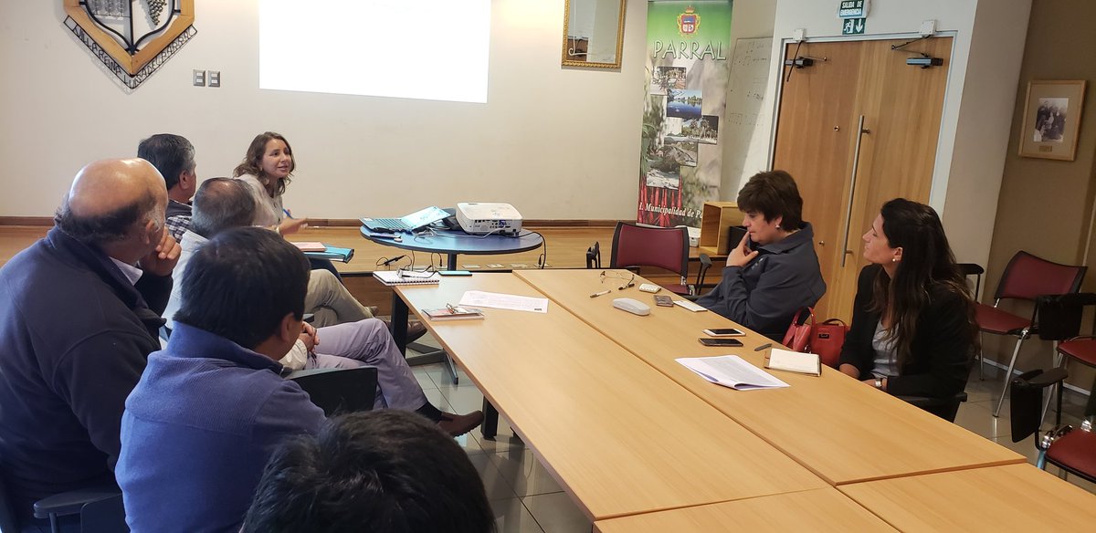 INIARaihuen's tweet photo. Hoy en Mesa Técnica de trabajo de los servicios del @MinagriMaule para enfrentar efectos del granizo en arándanos, junto a agricultores y asesores de Parral y Retiro. Coordinación, planificación e integración @iniachile @INDAP_Chile @sagchile @MinagriCL #programaextensionberries https://t.co/vDkTXTBigV
