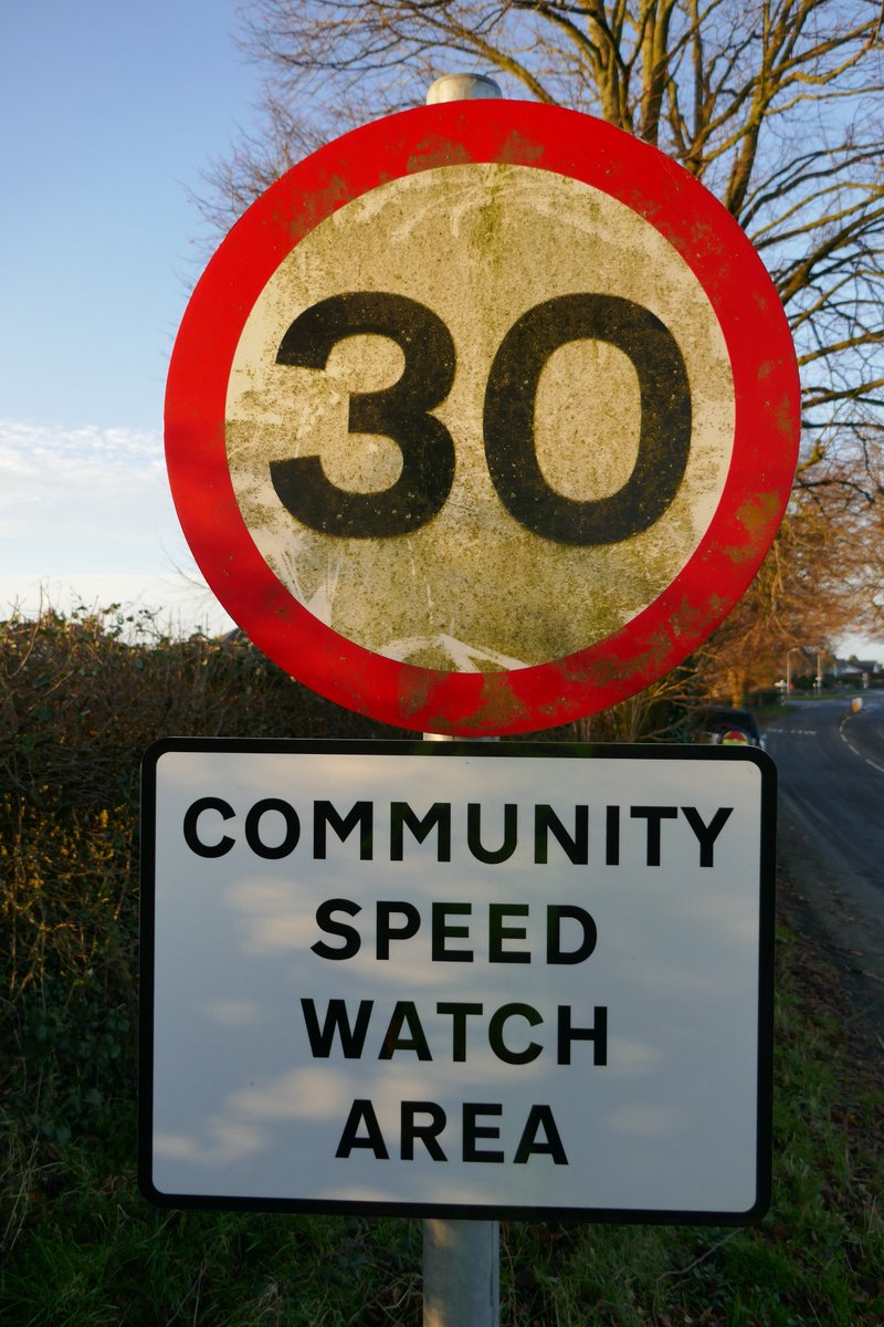 TheLengthsman's tweet photo. Been roadtesting Forever Aloe MPD in #Allithwaite today ~ cleaned 10 roadsigns with one bottle ~ @TeamUpForever will be pleased 👍😊
#Environmentalfriendly #signcleaning #beforeandafter https://t.co/KjcKcsYtku