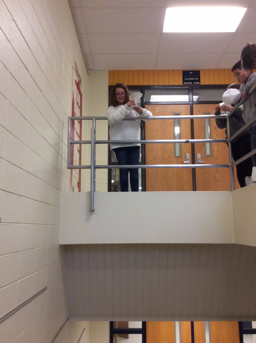 WMSpalexopoulos's tweet photo. 6th Grade Egg Drop STEM challenge.  Some successes, some failures -  a lot of learning! https://t.co/iZBP9TRA5R