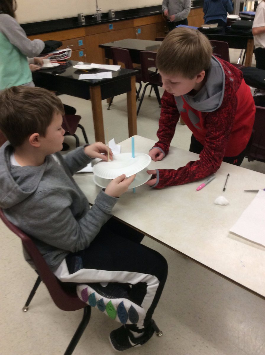WMSpalexopoulos's tweet photo. 6th Grade Egg Drop STEM challenge.  Some successes, some failures -  a lot of learning! https://t.co/iZBP9TRA5R