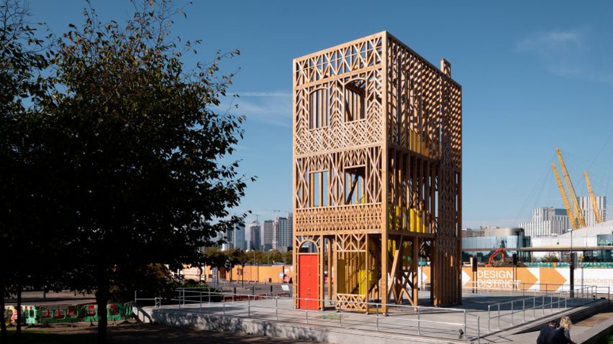 BEOPENFUTURE's tweet photo. 33 is a three-storey decorative folly, taking its design cues from those of traditional Victorian and Edwardian terrace houses overlooking new development in Central Park on the Greenwich Peninsula in London. It is the creation of Studio Weave.
More in https://t.co/PgN3aKfnS4 https://t.co/Rklfm2MOwF
