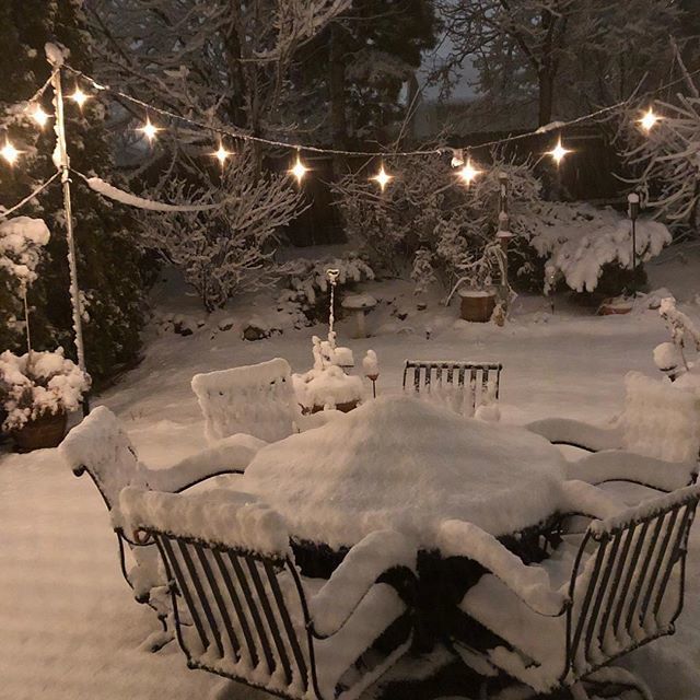 All👏🏻Weather👏🏻Furniture👏🏻 🥶👌🏻😍 This vintage Del Coronado Collection from OW Lee withstands season after season of mountain weather in Reno, NV. Talk about durability! Thanks @ave_reno for sharing this gorgeous shot! #regram #durabilitymatters #durabl… bit.ly/2TCqDuX