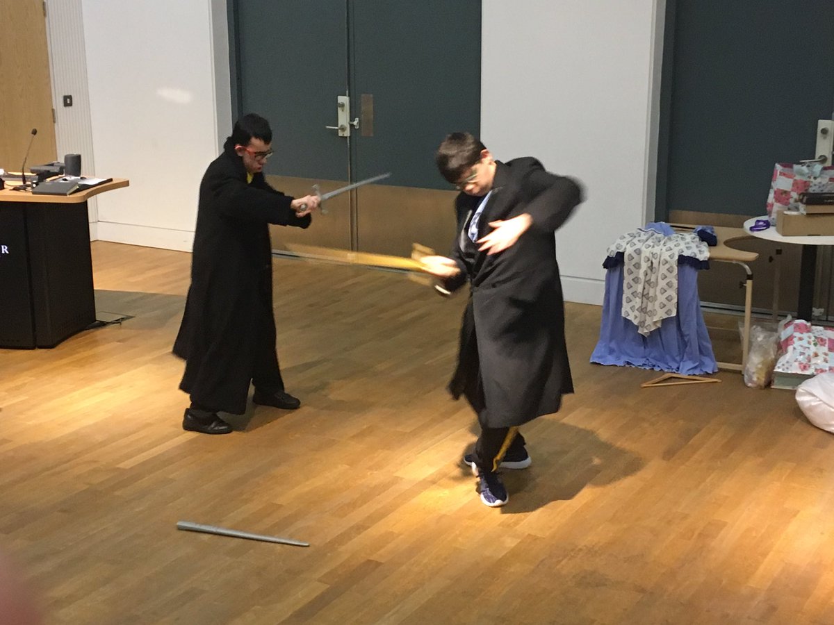 may_sankey's tweet photo. Fory! A ydych yn mwynhau perfformio a chreu? Dewch I ymuno a theatre leuenctid @HijinxTheatre - I bobl ifanc rhwng 15-18 oed- am ddim! Pontio, Bangor. Nos Fercher @ 4.30 - 6.30. Croeso I bawb. @PontioTweets https://t.co/358C3YIKTc