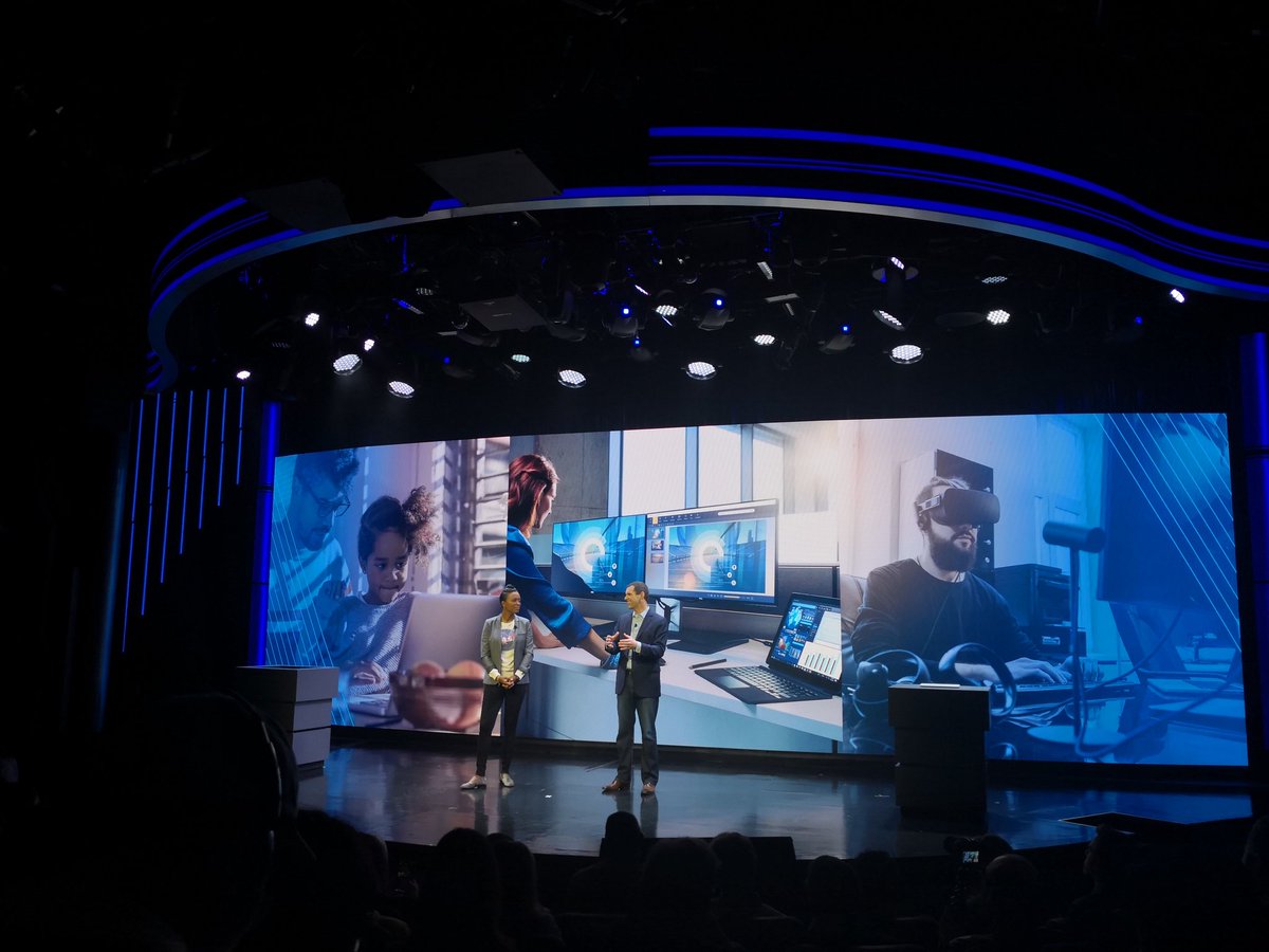 Jay Parker at #DellExperience emphasising #userexperience as Dell's innovation driver: focus shouldn't be on the product but on how easily people use it
#CES2019 #ux