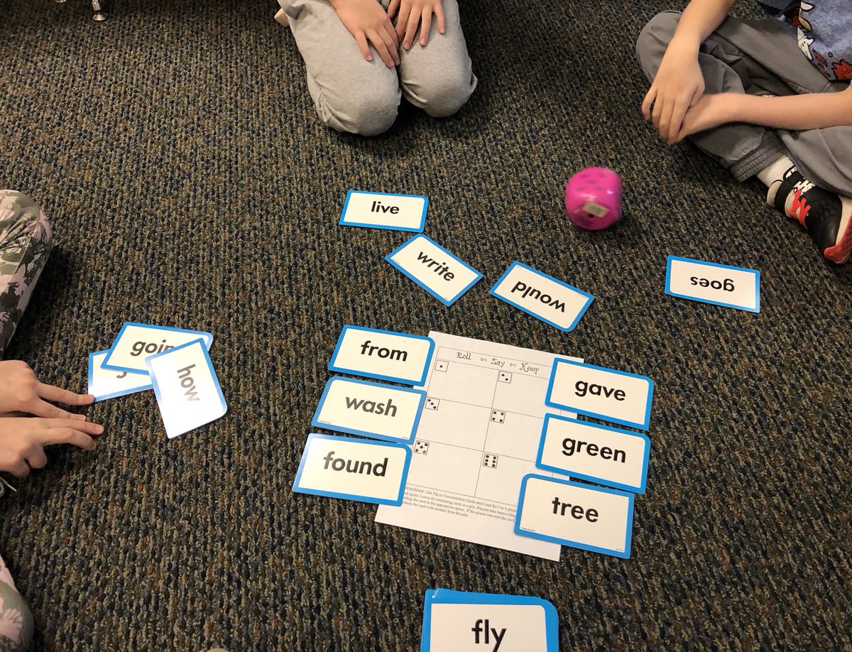 AmandaButter043's tweet photo. Spare 10 minutes left of class- Perfect time for a round of Roll~Say~Keep! (correct word and sentence edition) 🎲 #GLCSryan #sightwords #learningmadefun https://t.co/NTypQnluYc