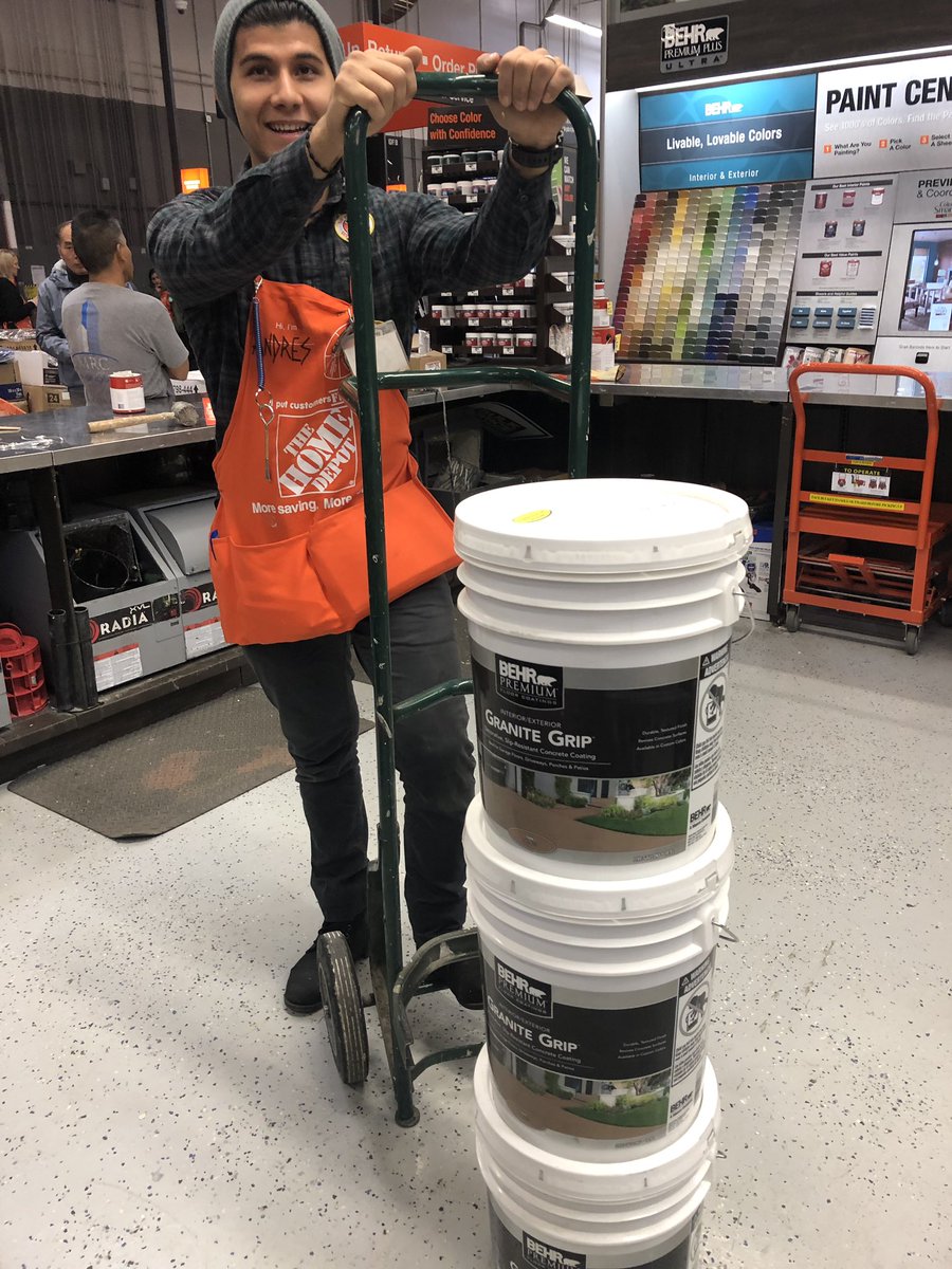 Andres with a nice order and the customer will be back for more later.  At the Pomona store #6645 @BehrWestCobos <a href="/Specialty6645/">Specialty 6645</a> <a href="/HomeDepot/">The Home Depot</a>