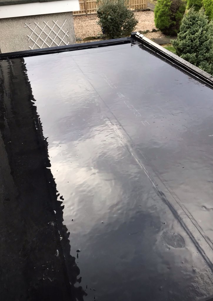 flatroofco's tweet image. First new Flat Roof of 2019 🚨
 
Removed existing membrane✔️
Installed New 18mm structural OSB Timber ✔️
Applied new Single-Ply EPDM✔️
Installed new UPVC Kerb edge Trims✔️
Installed new aluminium wall trim ✔️
All works above completed including a 20 year guarantee✔️