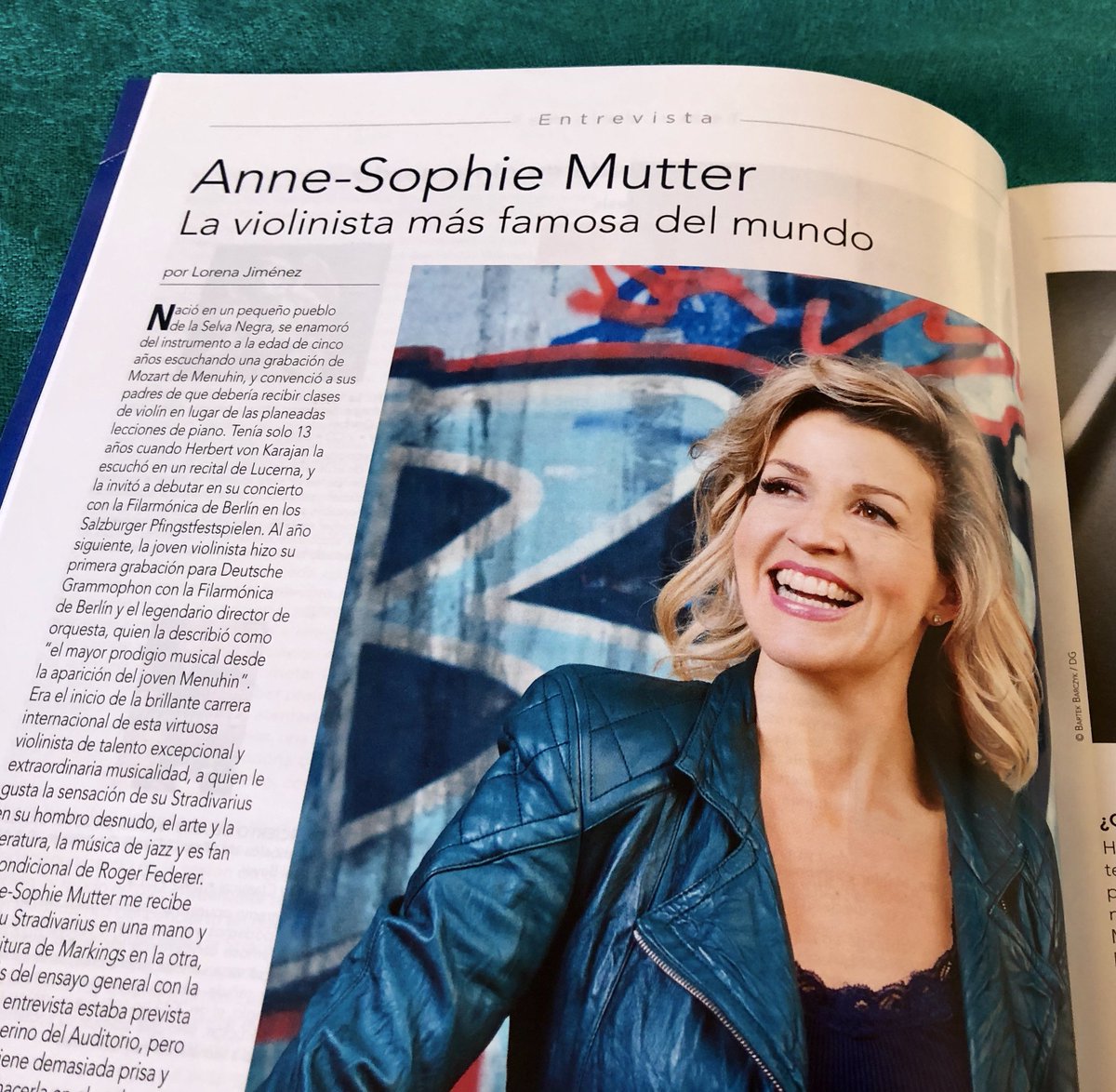 Ya está en la calle mi entrevista con #AnneSophieMutter en el número de enero de @RevistaRITMO #DG120
@DGclassics @ocnesp