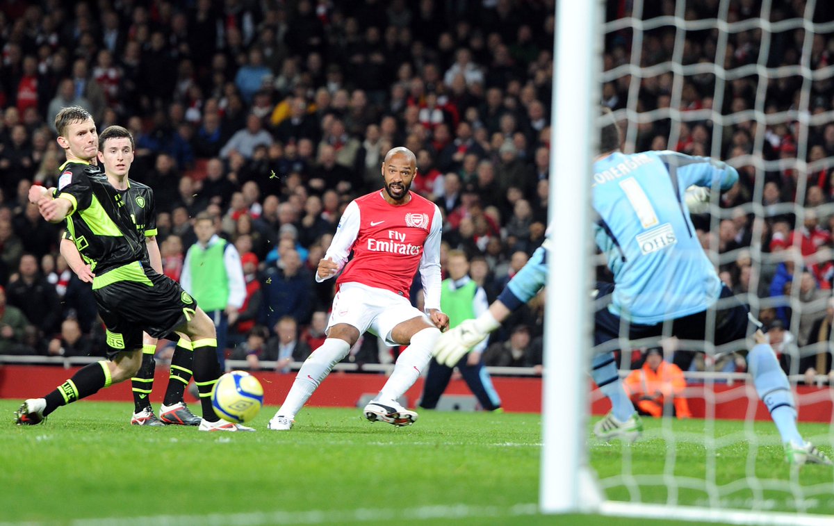 Arsenal's tweet photo. ❤️ L E G E N D ❤️

👑 @ThierryHenry https://t.co/yNFtqdm0V3