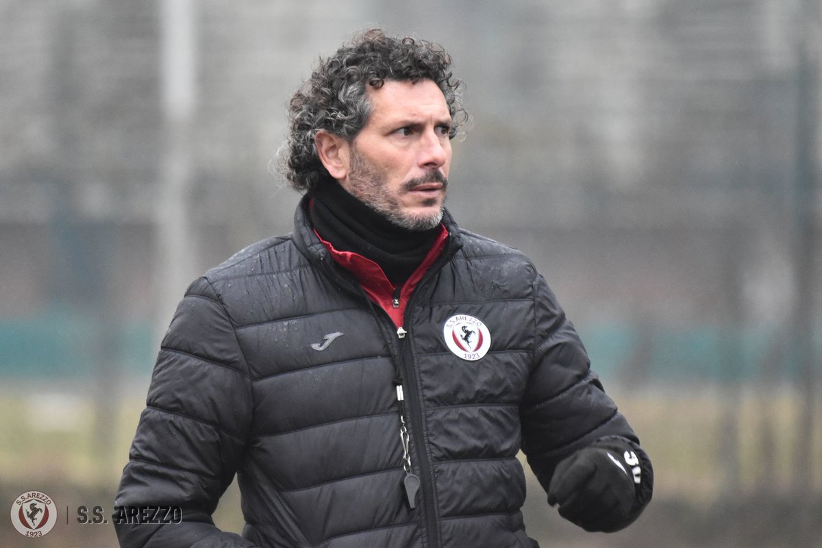 ArezzoCalcio's tweet photo. Si ricomincia a lavorare in vista della seconda parte del campionato: noi siamo prontissimi. E voi, #CuoriAmaranto? ▶️ https://t.co/6jZOQHCRrC 📸 #ForzArezzo #SoloAmaranto #AvantiArezzo https://t.co/17bTwVoFN0