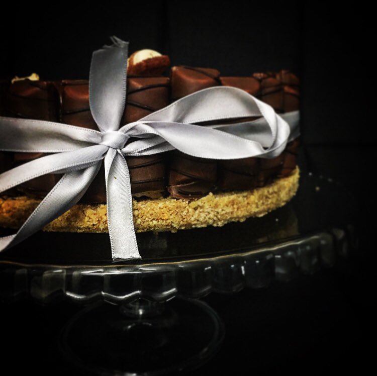 WYdesserts's tweet photo. Kinder bueno cheesecake being collect tonight 😍 #cheesecake #2019 #desserts #delicious #foodphotography @lee_coulson_ https://t.co/zyZ3F79udu