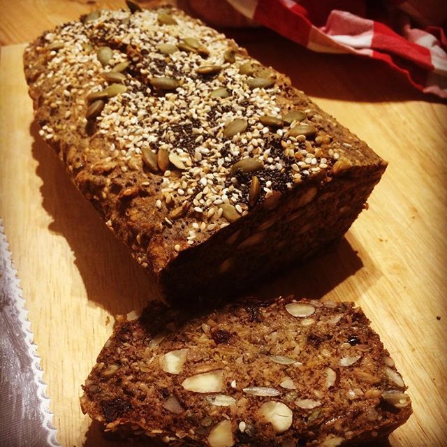 DeborahWardle's tweet image. Promise I’ll stop posting about food and get back to boring you about writing soon BUT just made my first ever loaf of #LazyCatKitchen #MultiseedBread and it’s SO YUM! bit.ly/2SJiS6L