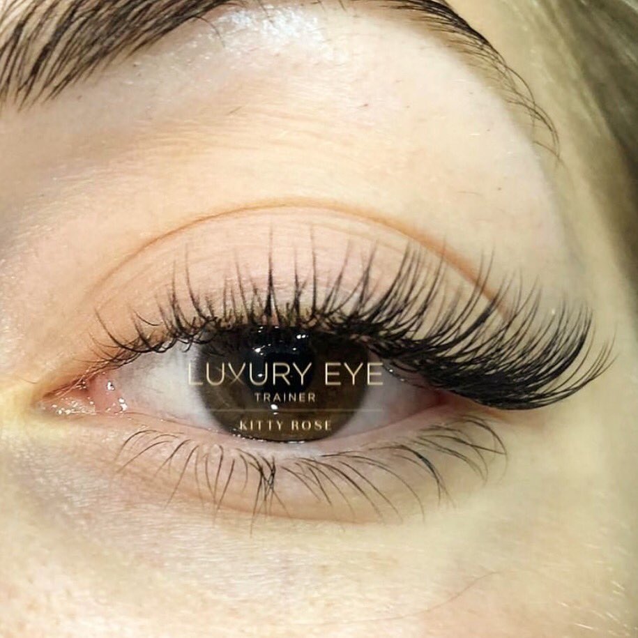 kittlrose's tweet photo. Individual lash extensions ✨ Get in touch for all enquiries! -
-
#lashes #lashtraining #lashextentions #russianvolume #lvllashes #eyes #beauty #cheshirebeauty #bramhall #cheadlehulme #wilmslow #davenport #stockport #hazelgrove #poynton #cheadle #beautyinspo #lashgoals https://t.co/XXQDqYQsL0
