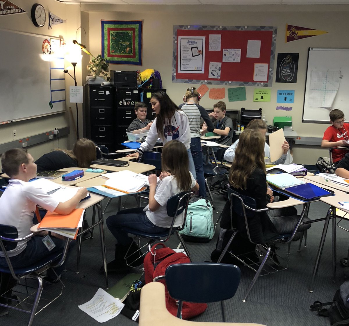 pav_mrs's tweet image. CMS AVID students had an organization party today! Ready for a new semester! Binders, backpacks and hanging folders...a new semester, a fresh start! #CMSColtsAVID #CMScolts