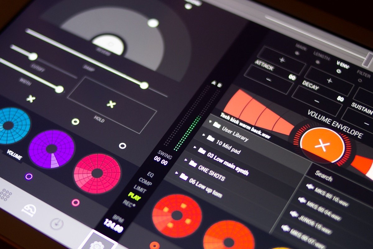 Loopseque's tweet image. #loopseque8 #colors #music #life #happy #mixing #dj #mix #instamusic #studio #techno #moscow #iosmusic #iosmusician #ipad#technoculture #sequencing