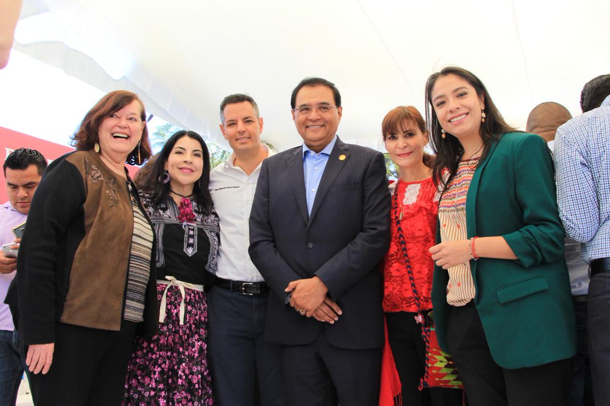 Yola_MartinezL's tweet photo. Acompañé al Gobernador @alejandromurat en la Presentación de la Política de Bienestar para México. Oaxaca da la bienvenida a la Secretaría de @BienestarMx encabezada por @Mary_Luisa_AG. https://t.co/hpVo7E2ra0