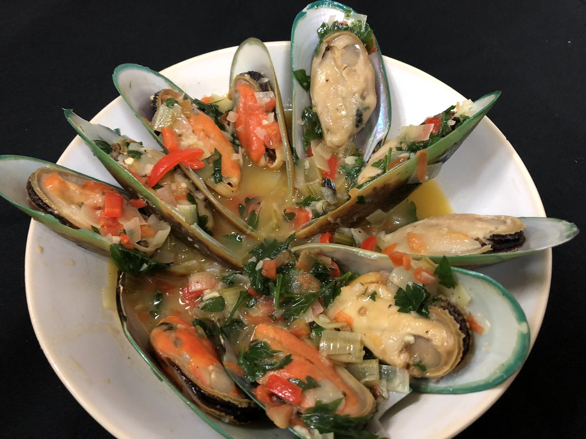 ChefAdolff's tweet photo. Mejillones al vino blanco !!! #fishfest19 https://t.co/AflVUrkAp5