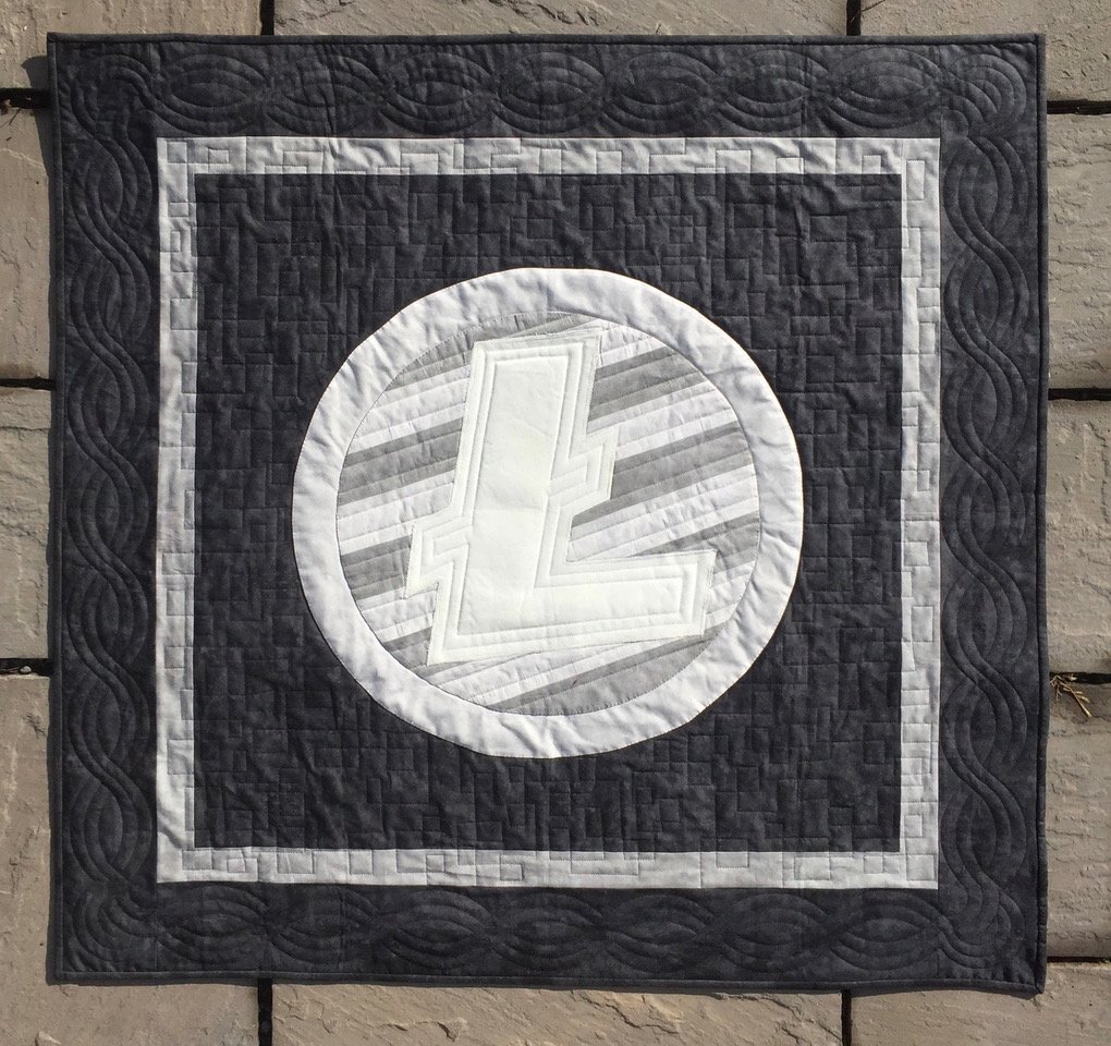 CryptoQuilts's tweet photo. What do you think @SatoshiLite? #Litecoin quilt. 

https://t.co/g8J69gd15W https://t.co/HLJC4nptGw