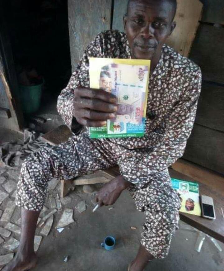 Segunwilliams19's tweet image. Vote Buying has started with APM, 2 exercise book with #100note @Lindaikeji_Blog @channelstv @TheNationNews @MobilePunch