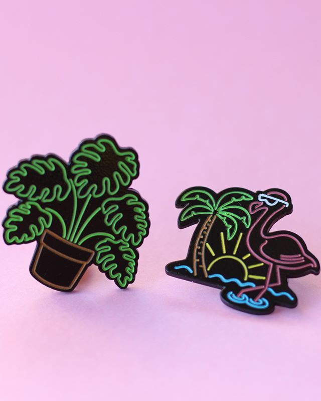 real_sic's tweet photo. The third in our series of Neon pins, this pin is for your if you enjoy night life as much as you enjoy beach life.
#monstera #flamingo #palmtree #beach #sea #pin #pins #enamelpin #enamelpins #pingame #pingamestrong #pingameproper #pinlife #lapelpin #fla… https://t.co/BiLWLczcks https://t.co/yvQATLypzH