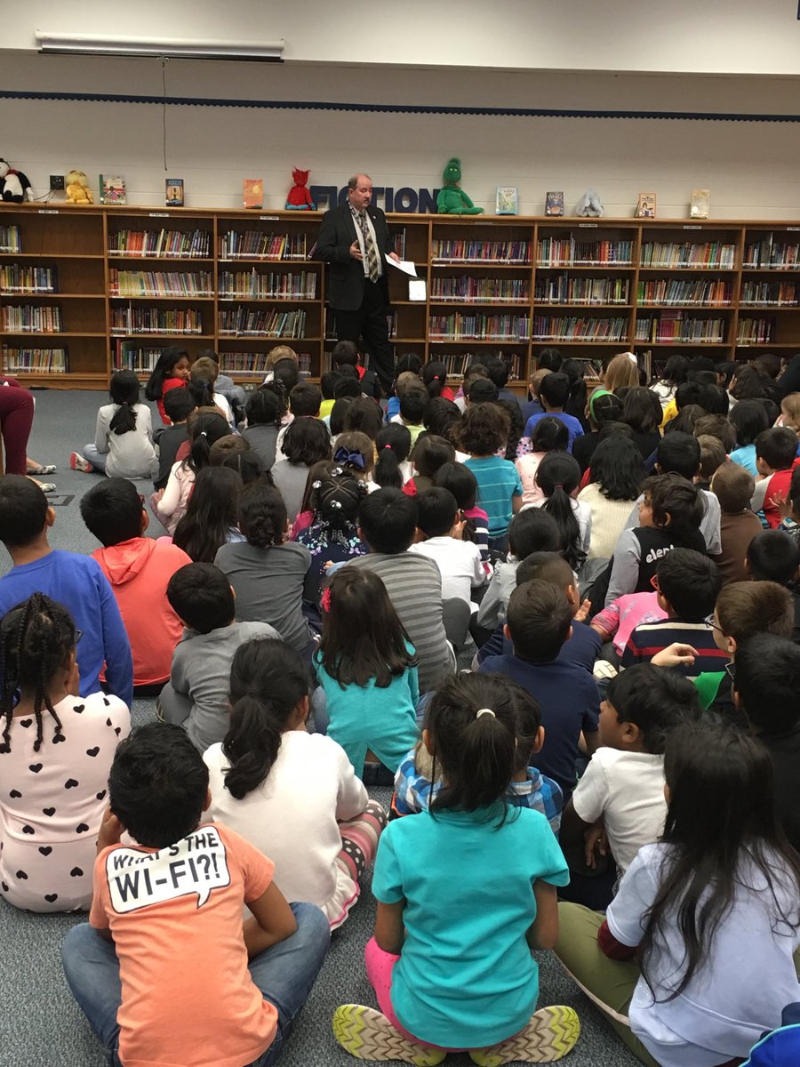 ms_ozl's tweet photo. RLC 1st Graders get a visit from ⁦@Waydebyard_lcps⁩ for our weather PBL. https://t.co/MO8h6JwBzd