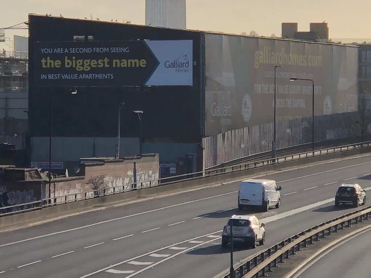 Malii's tweet photo. Good evening! I think the branding of Luxury flats has gone a bit too far...a bit utopian..where are we going with this?#DILUTED #GREED #RUBBISHTIP #MOTORWAY #LUXURYFLATS #DISILLUSIONED #PROPERTY #LONDON #BREXIT #NODEAL #UTOPIA #RIPOFF #CONMEN #LACKOFHOMES #EMPERORSCLOTHING https://t.co/70tMQxUVW5