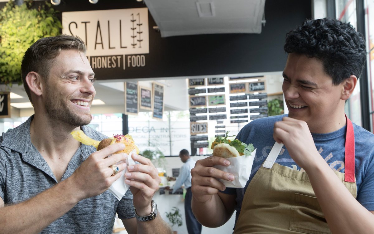 WEeatarepas's tweet photo. In the end, this picture sums up what enjoying a great meal with friends is all about.  #weeatarepas https://t.co/NePpXHcmYW