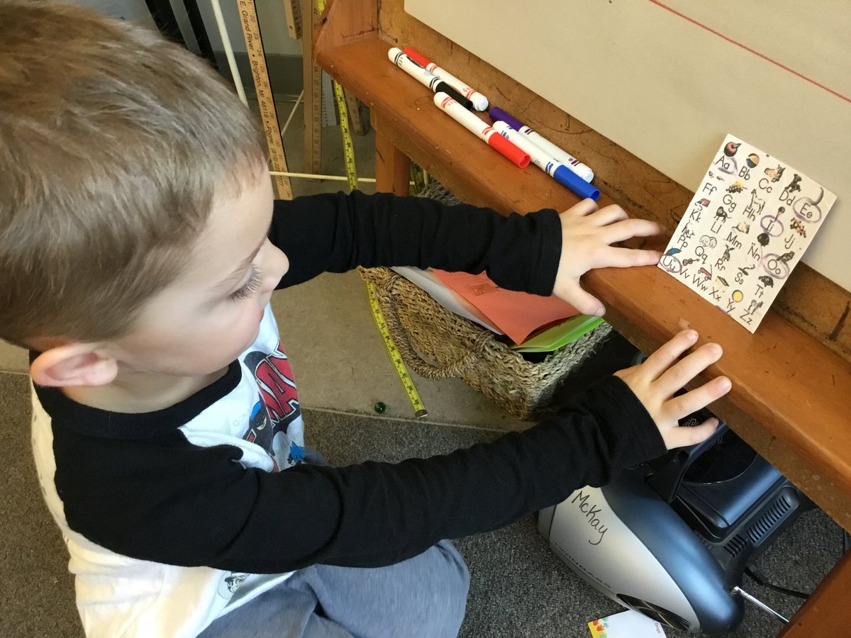 JBrentECE's tweet photo. Our JKs have come back from holiday & their desire to print their messages has bloomed! When they make the alphabet sound card into a game, it’s time to bump up ours to meet their needs 😀 #EarlyLiteracy #4FrameLearning guides our environment & program next steps @DrDSuzukiSchool https://t.co/QXkeQPYksy