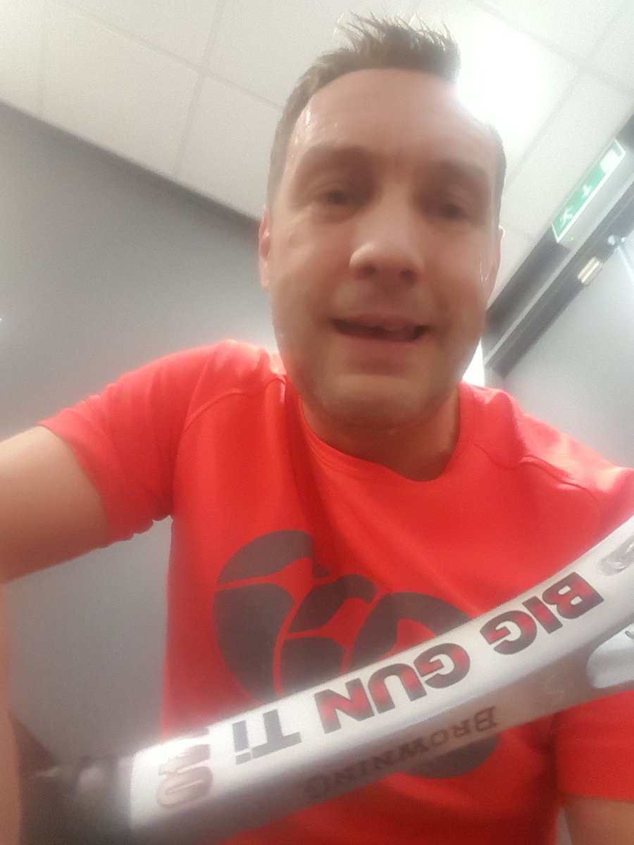 DRMSport's tweet photo. #RedJanuary 8/31
Break from the usual today. After almost 2 years off, back to squash courts for hours workout!
Some lesson that was...so hard I forgot to hold my 'personalised' racquet the right way around 😂
#beatthebluesaway
#MentalHealth
#PhysicalActivity
#needsomepractice https://t.co/hk0fLWStj4