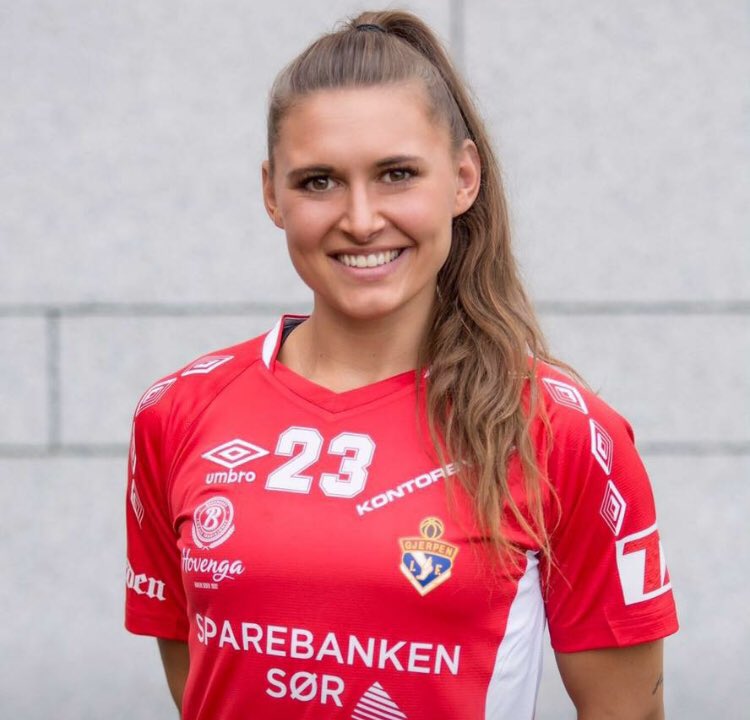 MELANIE BAK fristilt i Gjerpen. Hun forlater Gjerpen før eller rett etter helgens kamp mot Skrim. Det har vært skrevet om hennes høye lønn og styret i klubben har må vedtatt reduksjon. <a href="/fscheie1/">Frode Scheie</a> <a href="/tv2svele/">Bent Svele</a> <a href="/HaandboldNyt/">HaandboldNyt</a> <a href="/Handball_Krs/">HåndballKristiansand</a> <a href="/merhandball/">Merhandball</a>