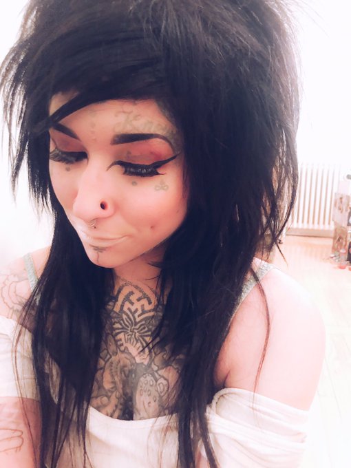I&rsquo;m living for #20ninescene My old ass needed a reason to bring back teased hair 😂 https://t.co/Ba7t<a href="/tag/20ninescene"class="tags">#20ninescene</a>