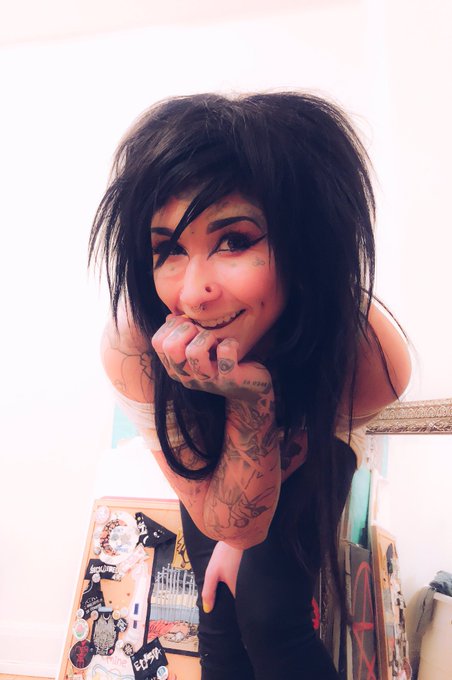 I&rsquo;m living for #20ninescene My old ass needed a reason to bring back teased hair 😂 https://t.co/Ba7t<a href="/tag/20ninescene"class="tags">#20ninescene</a>