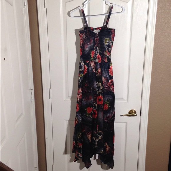 WickiWishes's tweet photo. So good I had to share! Check out all the items I'm loving on @Poshmarkapp from @Clrncclst #poshmark #fashion #style #shopmycloset #raimentfashions #samlibby #montanawest: https://t.co/NUcqoxveR3 https://t.co/SWDtcOTA0V