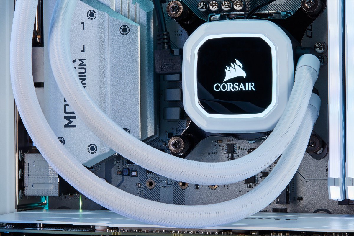 CORSAIR's tweet photo. What's white as snow,
and has temps real low?

Our H100i RGB PLATINUM is now available in special edition white. Together with our new LL120 fans in white, winter can fully arrive inside your rig. 

https://t.co/4U4RfrJK2R 
https://t.co/lqKFxjUMTw https://t.co/d52TiTofZj