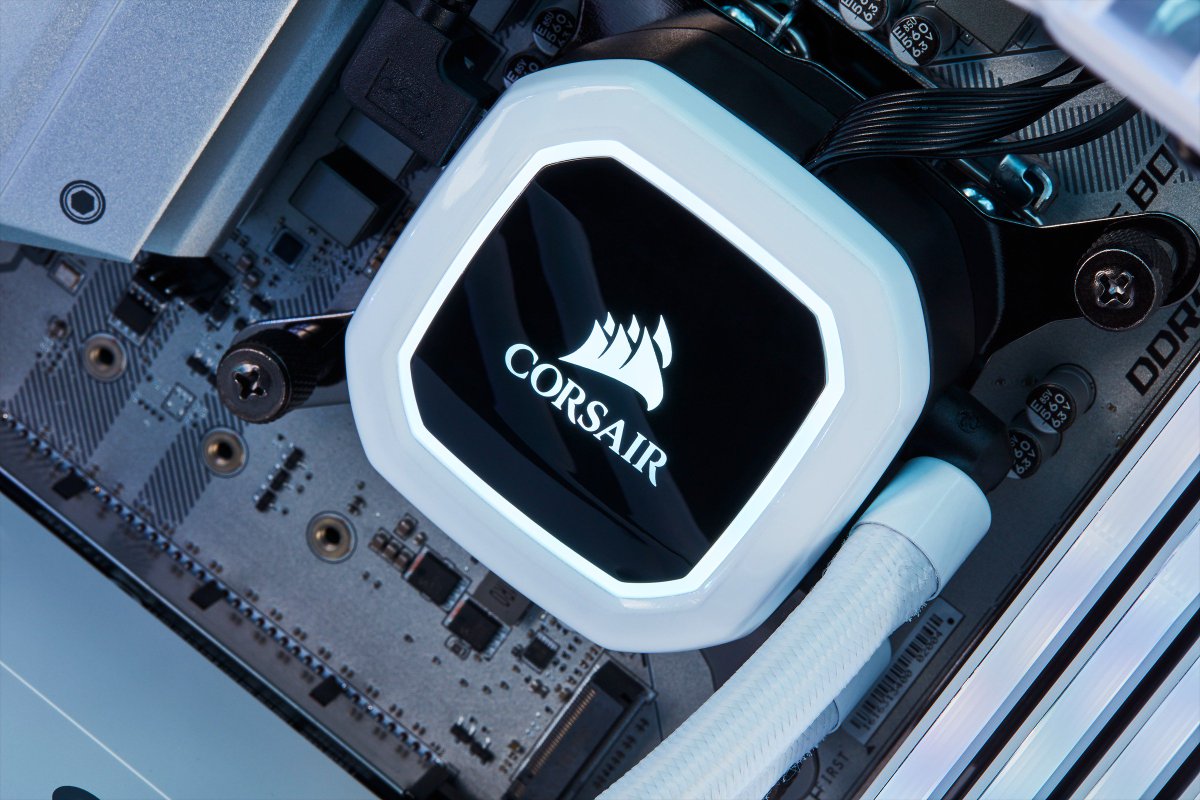 CORSAIR's tweet photo. What's white as snow,
and has temps real low?

Our H100i RGB PLATINUM is now available in special edition white. Together with our new LL120 fans in white, winter can fully arrive inside your rig. 

https://t.co/4U4RfrJK2R 
https://t.co/lqKFxjUMTw https://t.co/d52TiTofZj