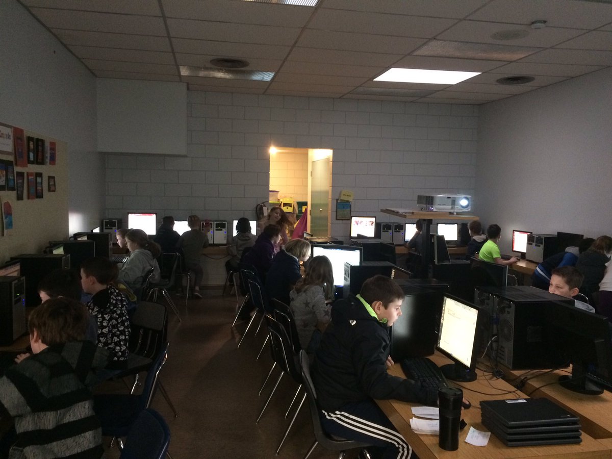 Two week learning sessions began for grades 4 and 5 on Google Read&amp;Write! Everyone was excited and engaged!! <a href="/ledwards13/">Lisa Edwards</a> #sd67 #techteacher