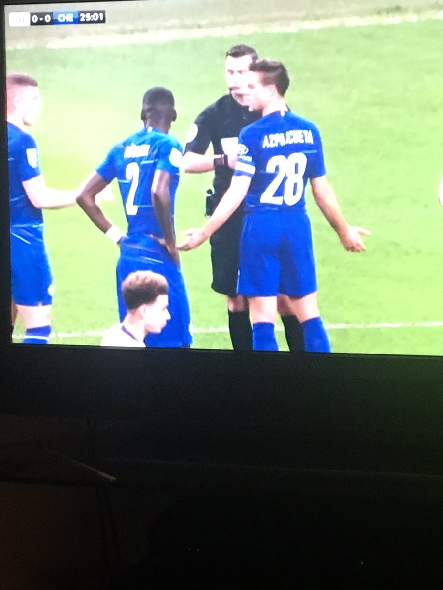 jacks_mum2110's tweet image. STOP ARGUING WITH THE REF!!!!!! #VAR has made the decision. Accept it and get on with it. The ref isn’t gonna overrule it cos you’re arguing! 🙄 This is what really fucks me off with football! #spurschelsea