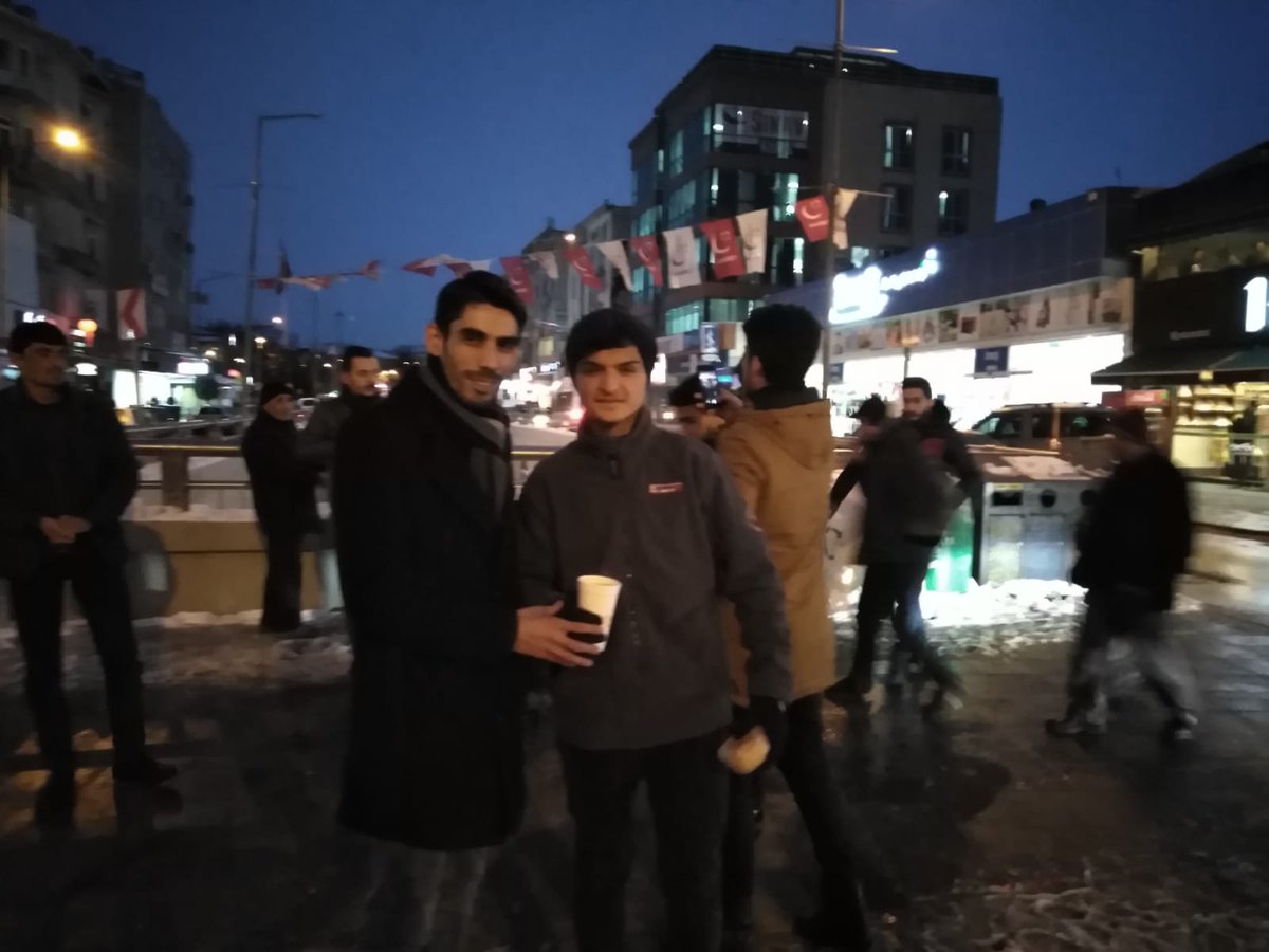 “Çorba Çeşmesi” bugün Sincan'daydı.
Ankara’nın ayazında genç, yaşlı, çocuk demeden vatandaşlarımıza çorba ikramında bulunduk, onlarla hoş sohbet ettik. #SeninYerinÜniAK
<a href="/vahitatalan/">Vahit ATALAN</a> 
<a href="/AliOsmanOzdemir/">Ali Osman ÖZDEMİR</a> 
<a href="/SefaozerS/">Sefa Özer</a>